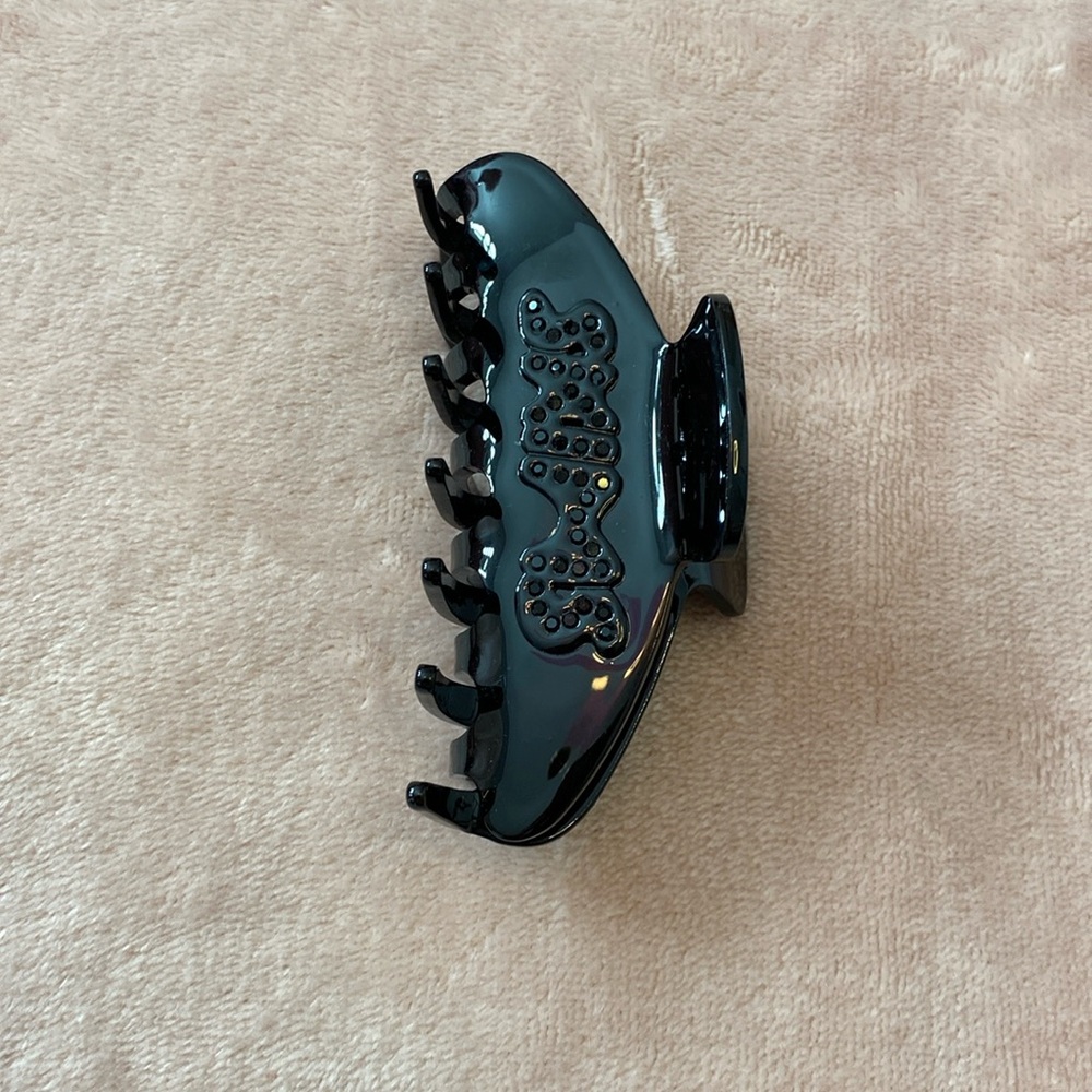 Skims rhinestone claw clip onyx